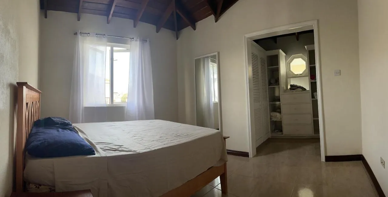'Moriah' Private Room With Double Bed And Shared Bathroom Saint Philip