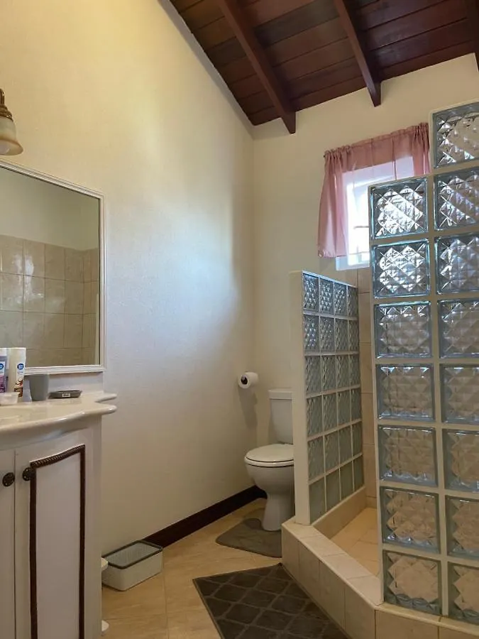 'Moriah' Private Room With Double Bed And Shared Bathroom Saint Philip 0*,
