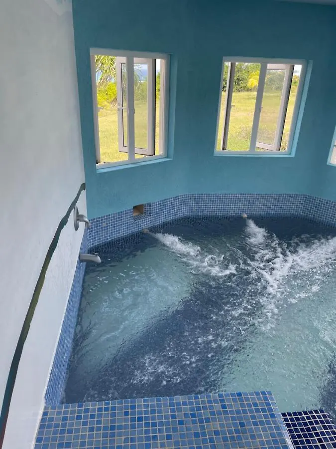 'Moriah' Private Room With Double Bed And Shared Bathroom Saint Philip